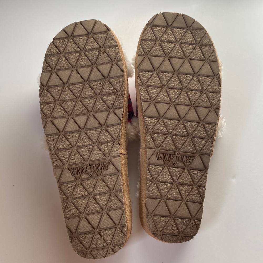Slippers - Picture 3 of 5